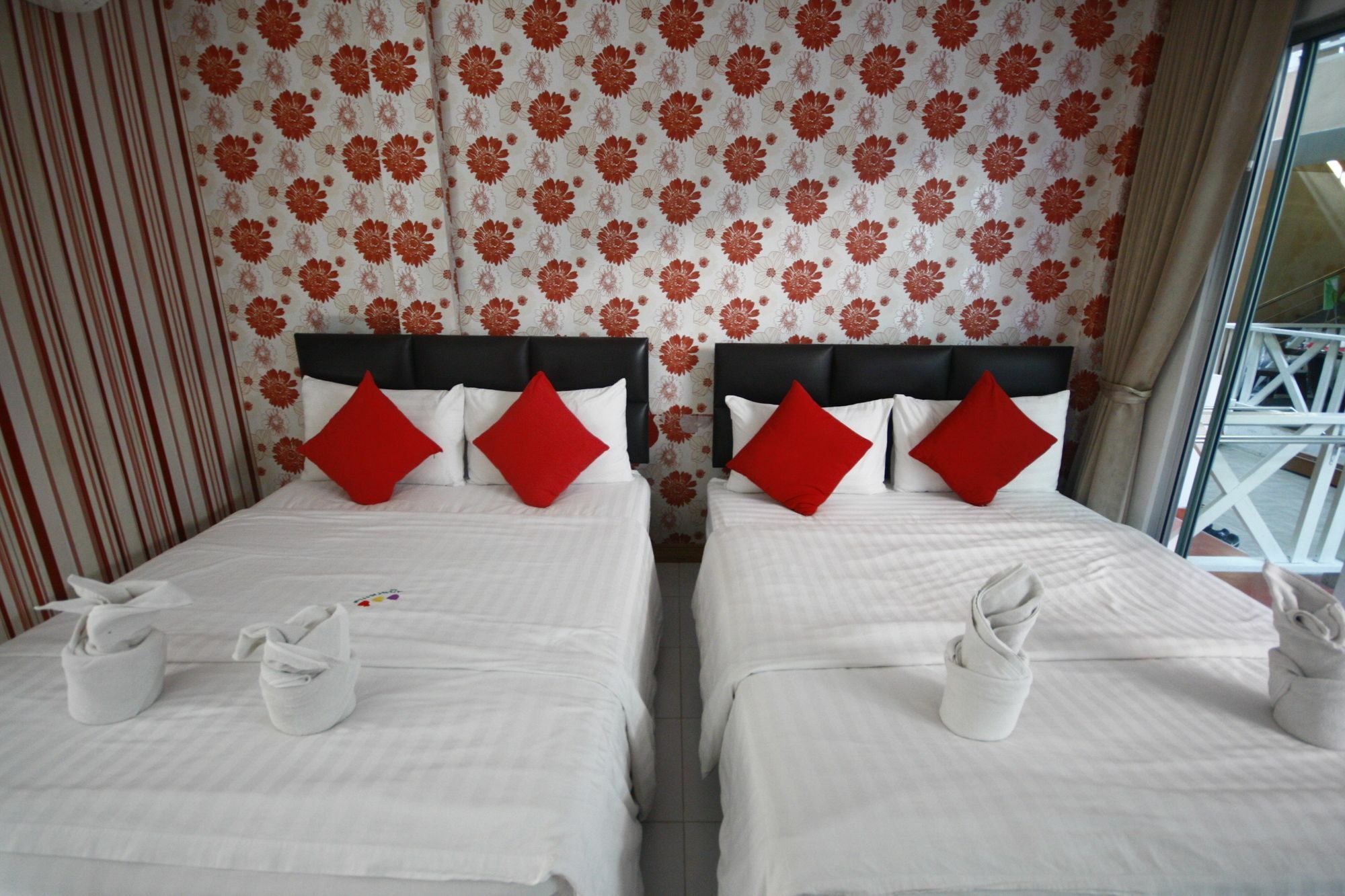 Tawaen Beach Resort Ко Ларн Екстериор снимка